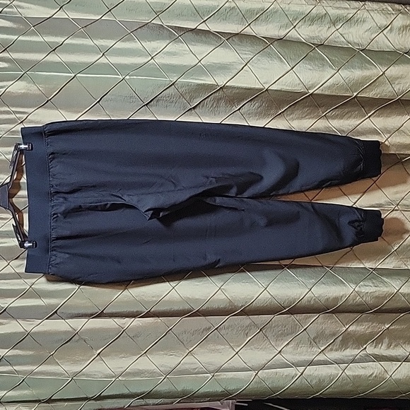 EUC- ClimateRight by Cuddl Duds Scrub Joggers with Anti-Bacterial Techno… - Picture 6 of 7